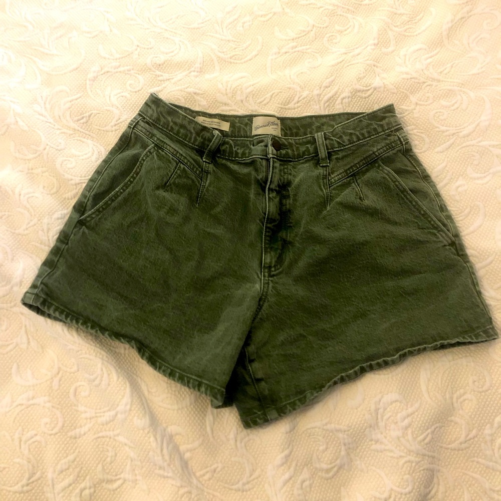 Green high waisted shorts